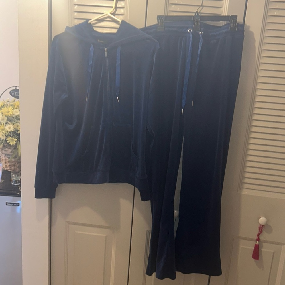 Mess Bebe 2 Pc Woman’s Velour Hooded Jacket and Pants.  Blue Size XL.